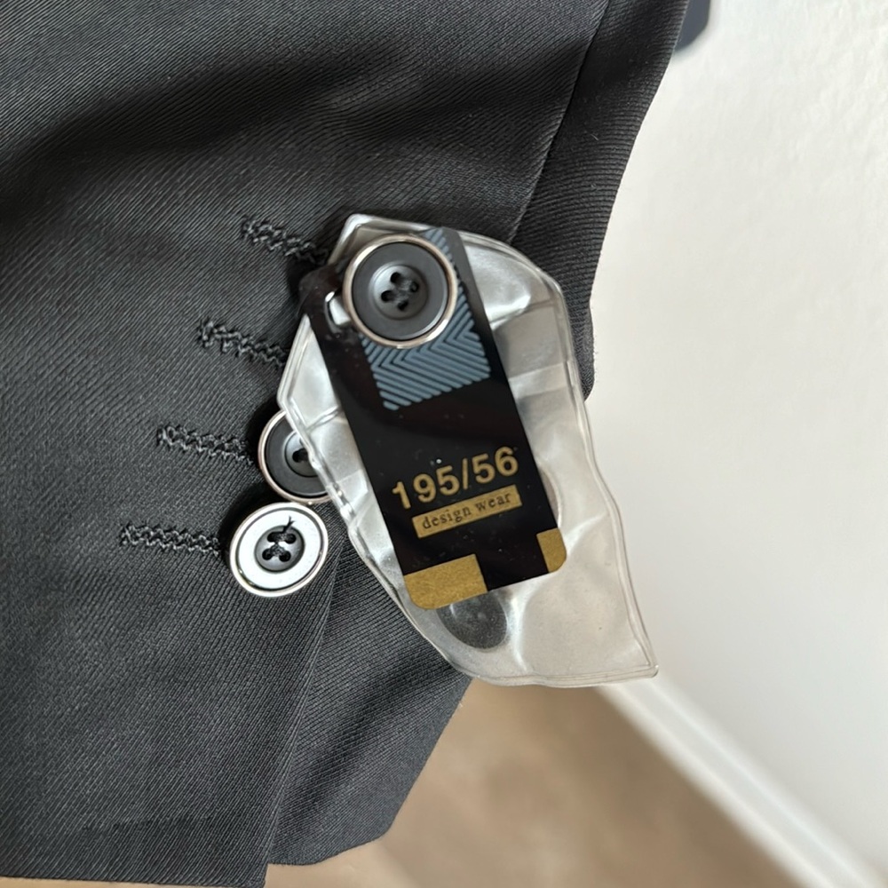 Men’s suit - Picture 4 of 6